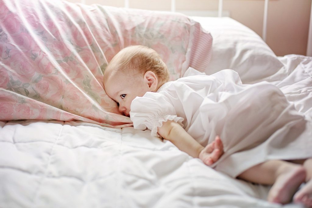 baby bed lying sheets pillows 7388054