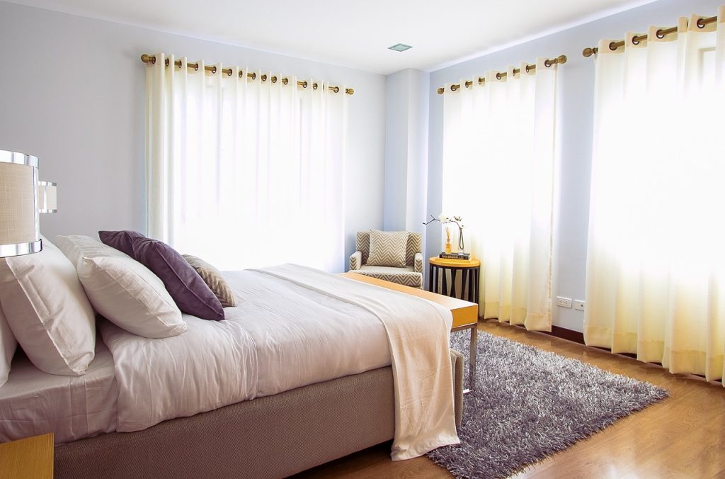 bed bedroom carpet curtains 1839183