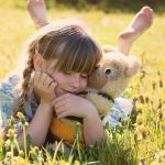 girl teddy bear snuggle cute kid 797837